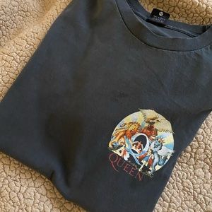 urban outfitters queen graphic tee!